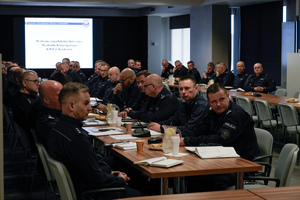 Uczestnicy odprawy w sali konferencyjnej