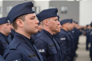 młody policjant