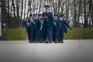 maszerująca kompania honorowa