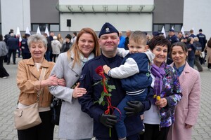 nowy policjant z rodziną