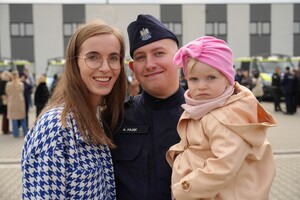 zdjęcie policjanta z żoną i córką