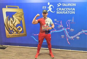 Dariusz Jakubowski na mecie maratonu