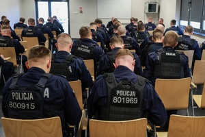 sala w siedzibie oddziału prewencji - odprawa do służby