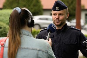 Koordynator ds psów służbowych udzielający wywiadu