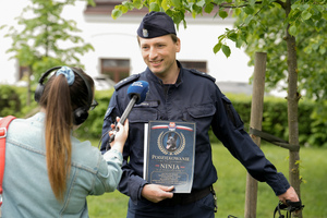 Przewodnik psa udzielający wywiadu