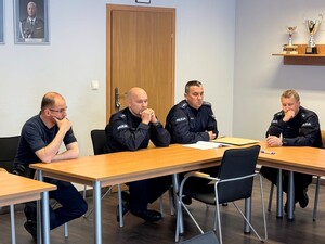 Policjanci w trakcie testu dzielnciowi