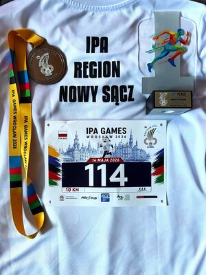 medal i statuetka wywalczone przez st. sierż. Marlenę Bajsarowicz