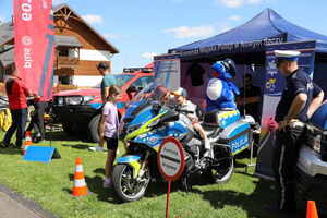 stanowiska profilaktyczne służb - policyjny motocykl