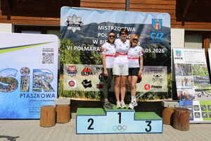 trzy zawodniczki na podium