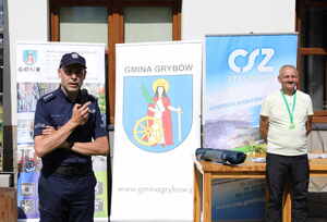 naczelnik prewencji przy mikrofonie