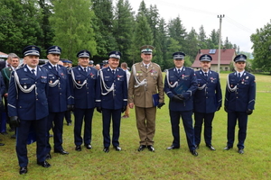wspólne zdjęcie komendantów policji