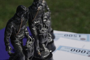 Statuetki wręczanie na zakończenie zmagań kynologicznych