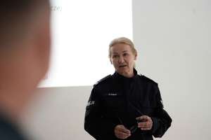 podinsp. Bożena Ulman kierownik Sekcji Psychologów KWP Kraków w czasie przemawiania