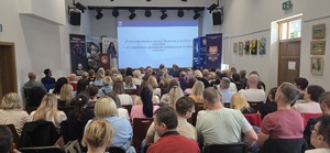 Prelegent wraz z uczestnikami konferencji
