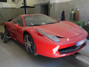 zabezpieczone ferrari