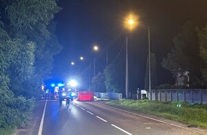 Wypadek drogowy śmiertelny Bulowice  1.09.2026 policjanci i strażacy pracują na ulicy na której doszło do wypadku