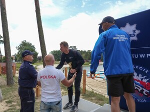 podium zawodów. dekoracja uczestników