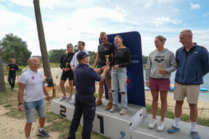 podium zawodów. dekoracja uczestników