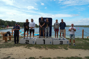 podium zawodów. dekoracja uczestników