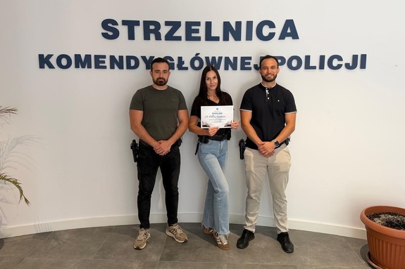 policjanci z małopolski pozują do zdjęcia