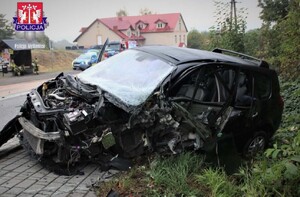 samochód osobowy biorący udział w wypadku