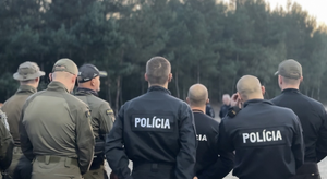 Słowaccy funkcjonariusze.