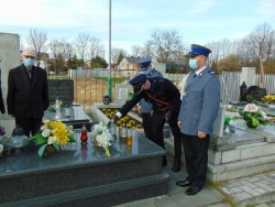 Cmentarz Parafialny uczczenie pamięci oświęcimskich przedwojennych policjantów (1)