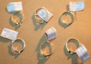 zabezpieczone pierścionki