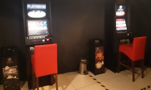 automaty zabezpieczone przez policjantów