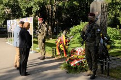 81. rocznica pierwszego masowego transportu Polaków do KL Auschwitz. Uroczystości w Krakowie. Fot. Janusz Ślęzak (IPN)