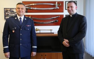 zdjęcie nadinsp. Michała Ledziona i ks. Łukasza Michalczewskiego