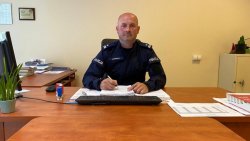 podinspektor Bartosz Iskierka w swoim gabinecie