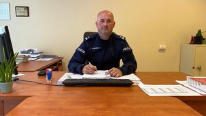 podinspektor Bartosz Iskierka w swoim gabinecie