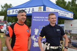 policjanci podczas festynu