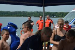 policjanci podczas festynu