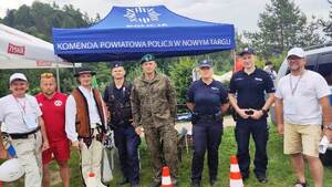 zdjęcie pamiątkowe osób uczestniczących w akcji