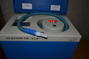 Alkomat do badania alkoholu w wydychanym powietrzu