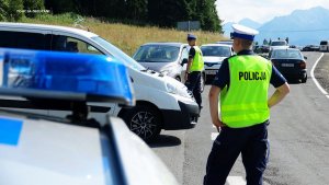 policjanci zabezpieczający zawody