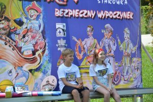 policjanci podczas akcji profilaktycznej