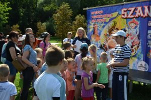 policjanci podczas akcji profilaktycznej