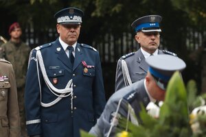 Komendant wojewódzki i miejski pod pomnikiem