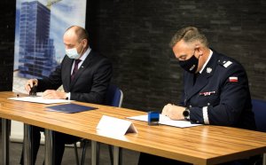 Podpisanie umowy między KWP a firmą Erbet