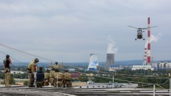 Policjanci SPKP w trakcie ćwiczeń w Tauron Arenie