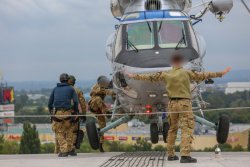 Policjanci SPKP w trakcie ćwiczeń w Tauron Arenie