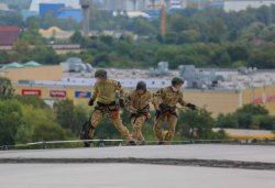 Policjanci SPKP w trakcie ćwiczeń w Tauron Arenie