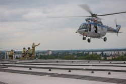 Policjanci SPKP w trakcie ćwiczeń w Tauron Arenie