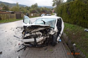 Rozbity samochód marki Toyota Yaris - Jasienica