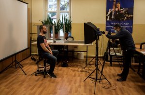 stanowisko organizacyjne KWP w Krakowie. Poborowi czekają na swoją kolej