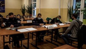 stanowisko organizacyjne KWP w Krakowie. Poborowi czekają na swoją kolej