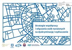 prostokątne logo akcji „Aktywni obywatele” z napisem w środku: Strategia współpracy i włączania osób narażonych na  dyskryminację i wykluczenie